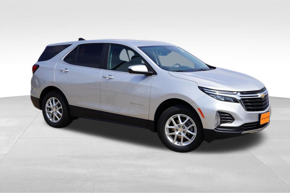 2022 Chevrolet Equinox LT photo 2
