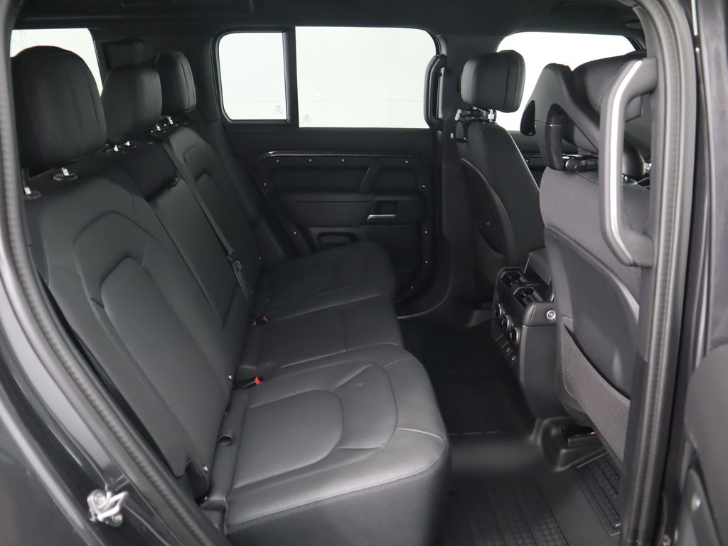 2025 Land Rover Defender 110 X photo 21