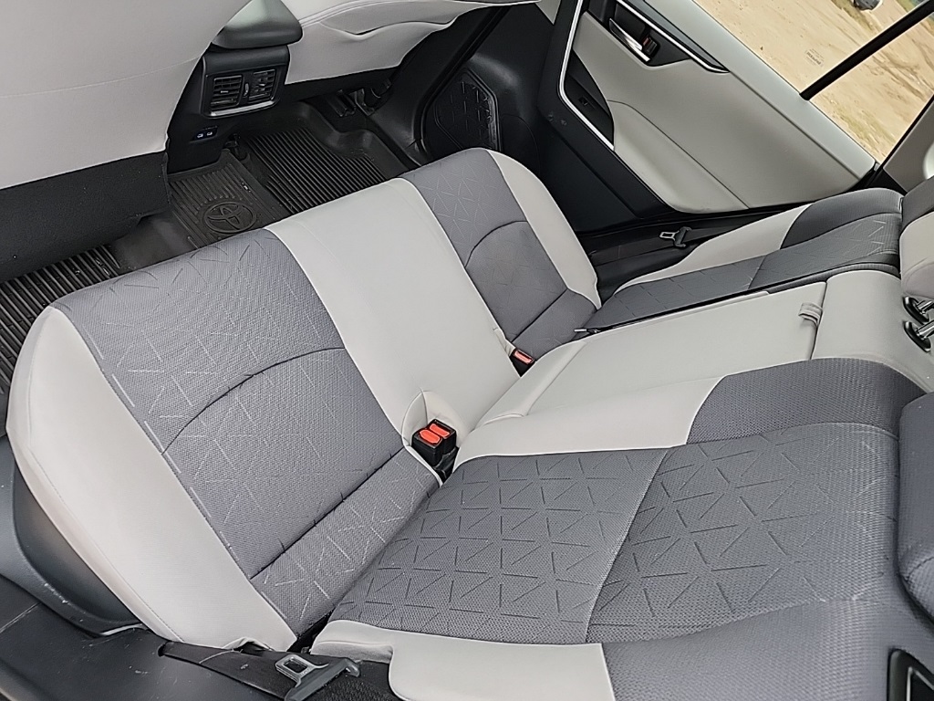 2022 Toyota RAV4 Hybrid XLE photo 10