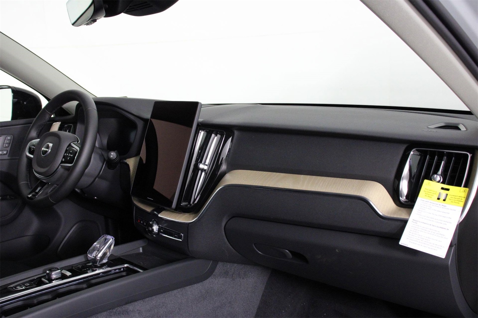 2026 Volvo XC60 B5 Plus photo 8