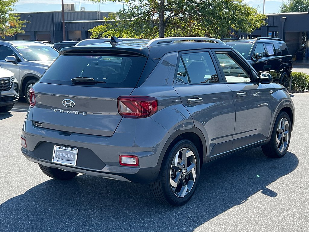 2022 Hyundai Venue SEL Limited photo 2