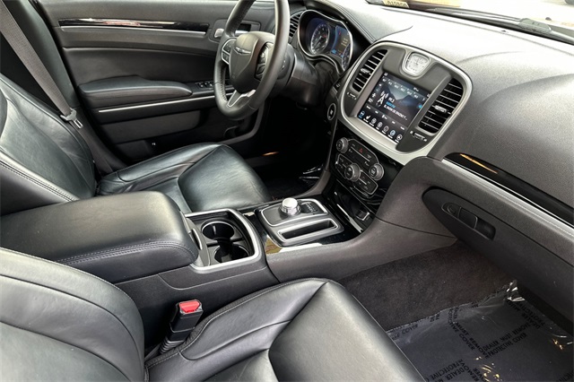 2023 Chrysler 300 Touring L photo 15