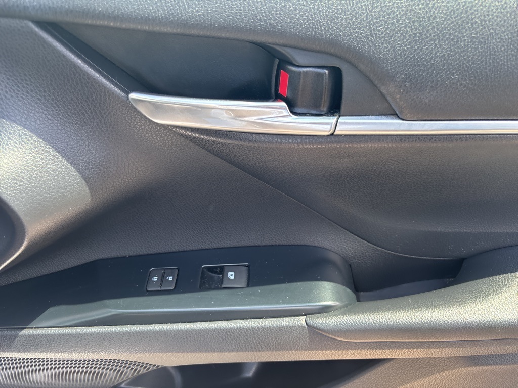 2020 Toyota Camry SE photo 27