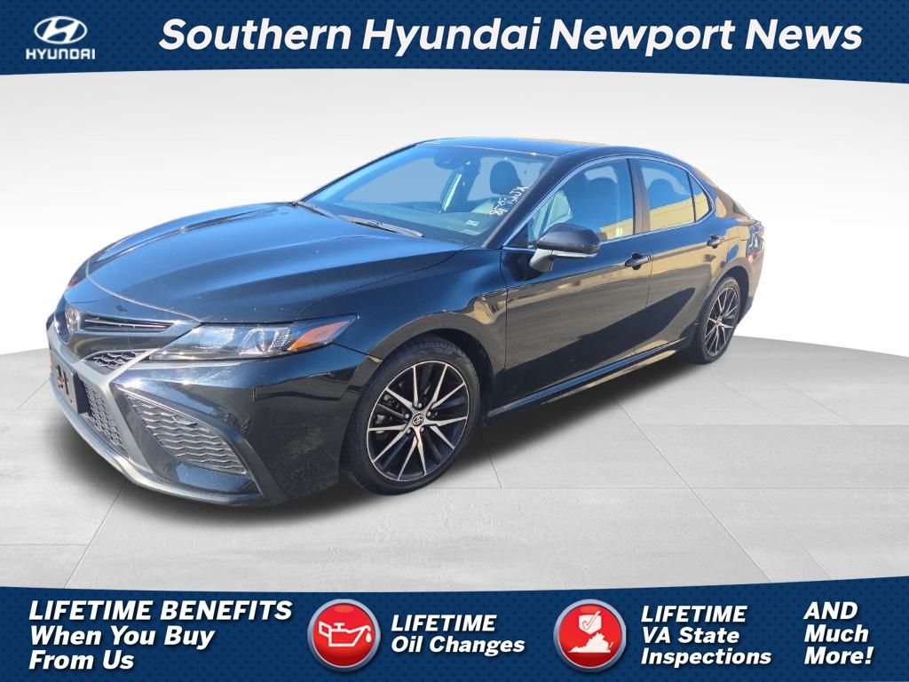 2024 Toyota Camry SE's photo