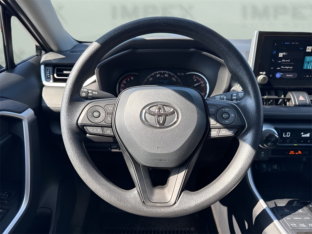 2025 Toyota RAV4 XLE photo 14