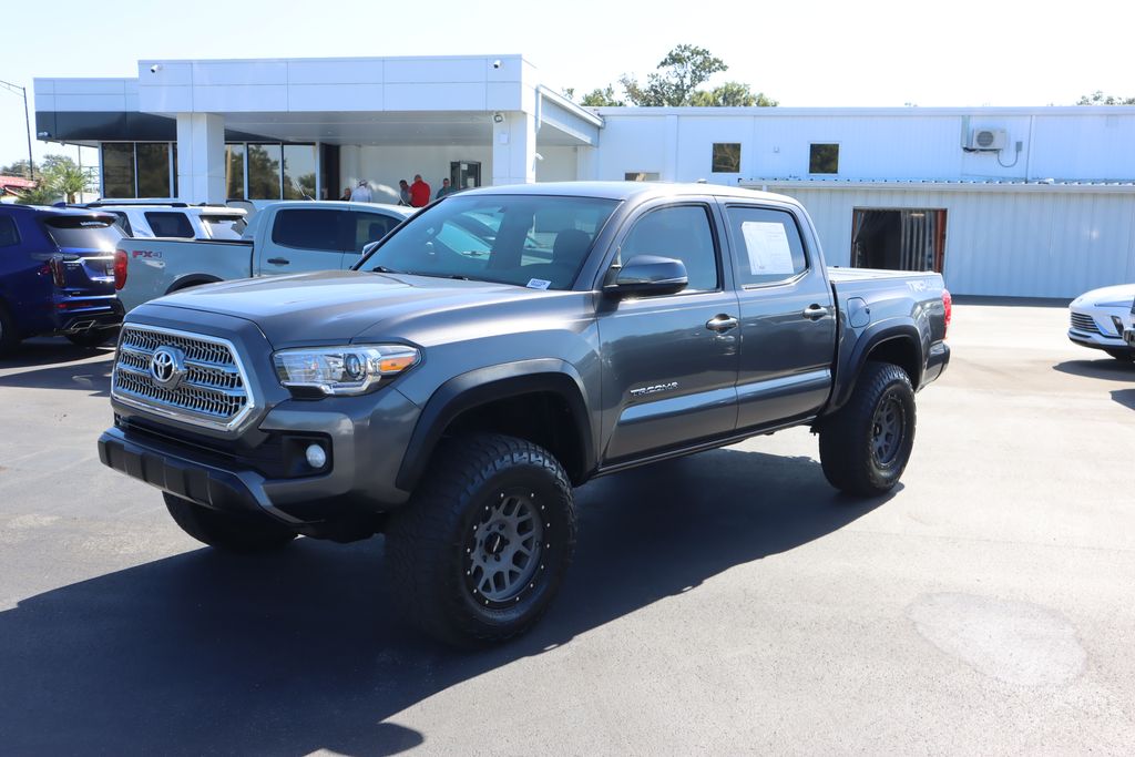 2017 Toyota Tacoma TRD Off-Road photo 3