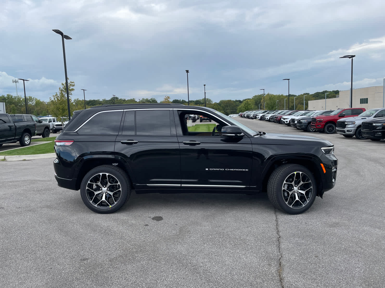 2025 Jeep Grand Cherokee Summit Reserve photo 10