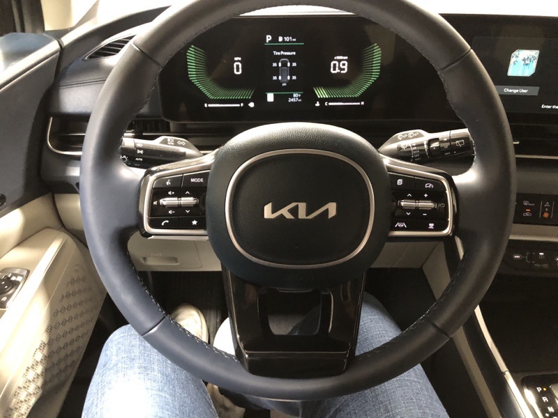2026 Kia Carnival EX photo 25
