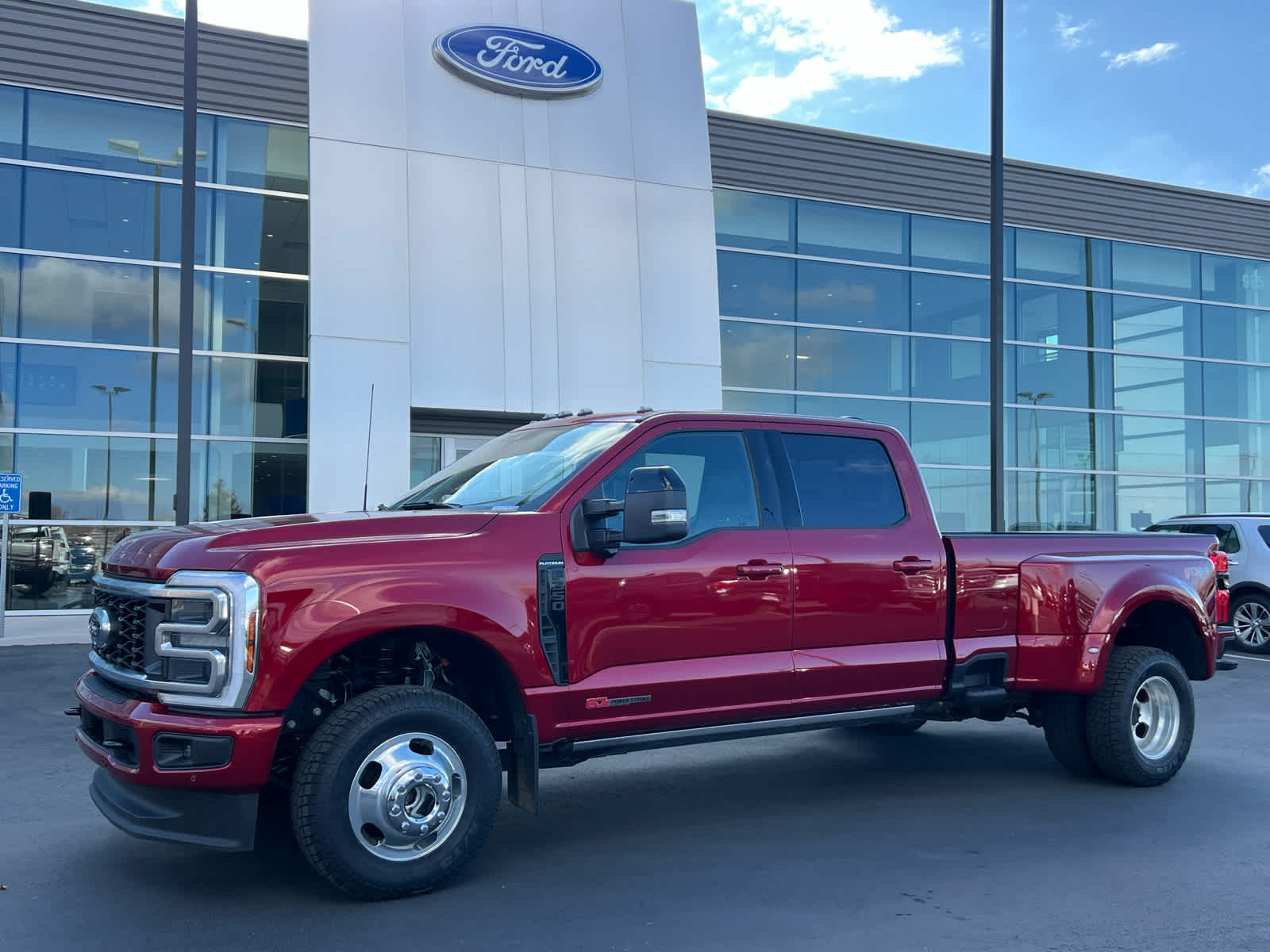 2025 Ford F-350 Super Duty Platinum's photo