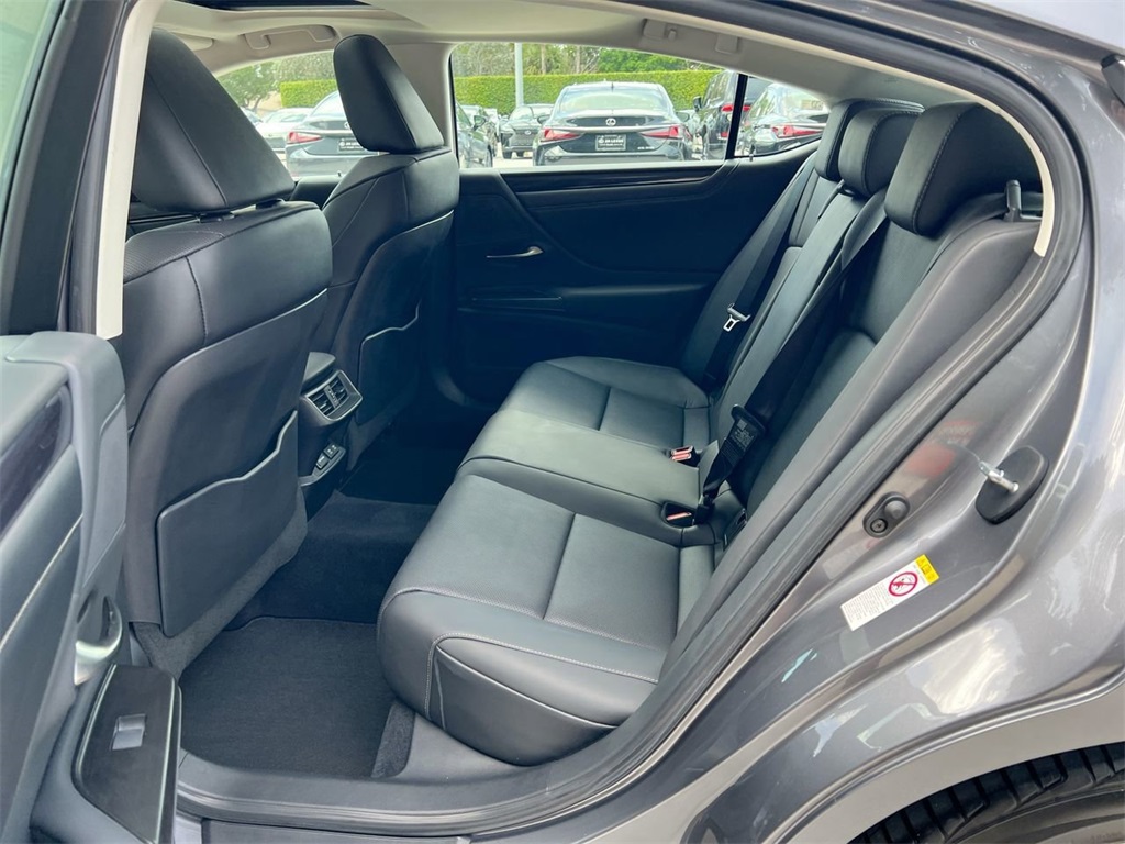 2019 Lexus ES 350 photo 18