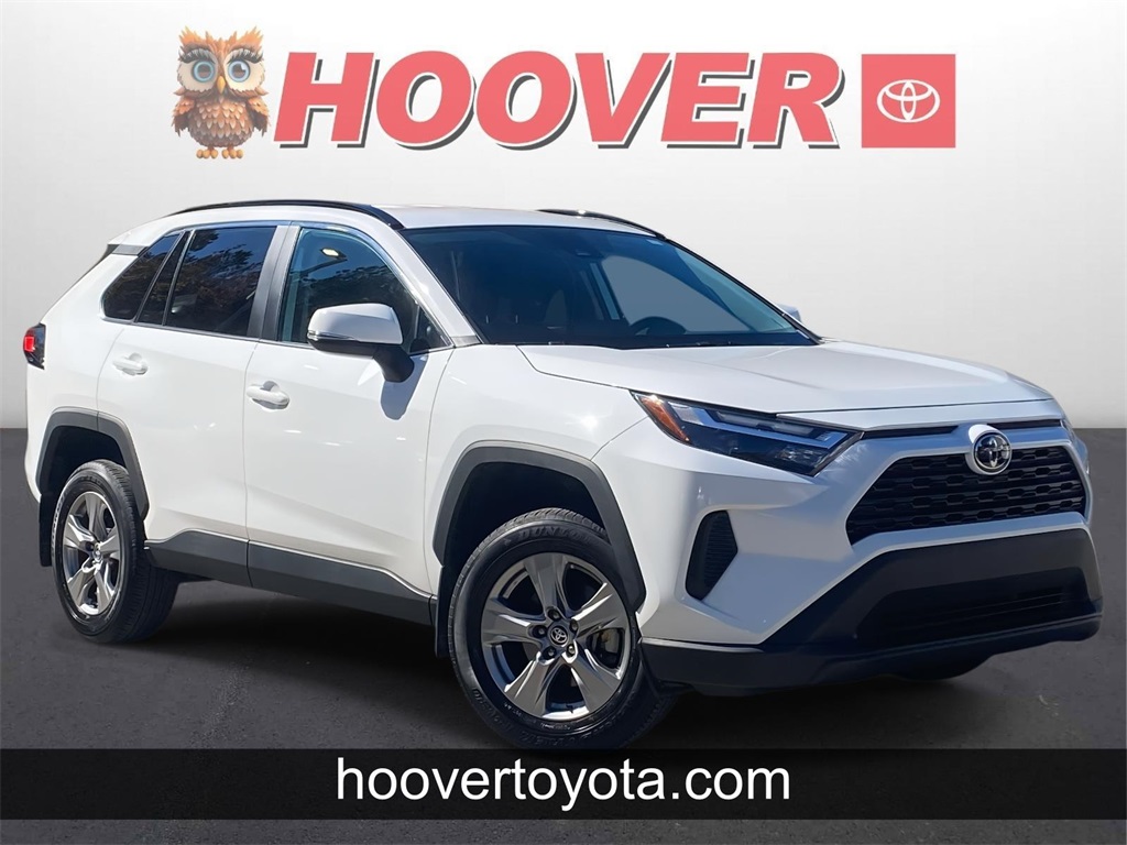 2024 Toyota RAV4 XLE's photo