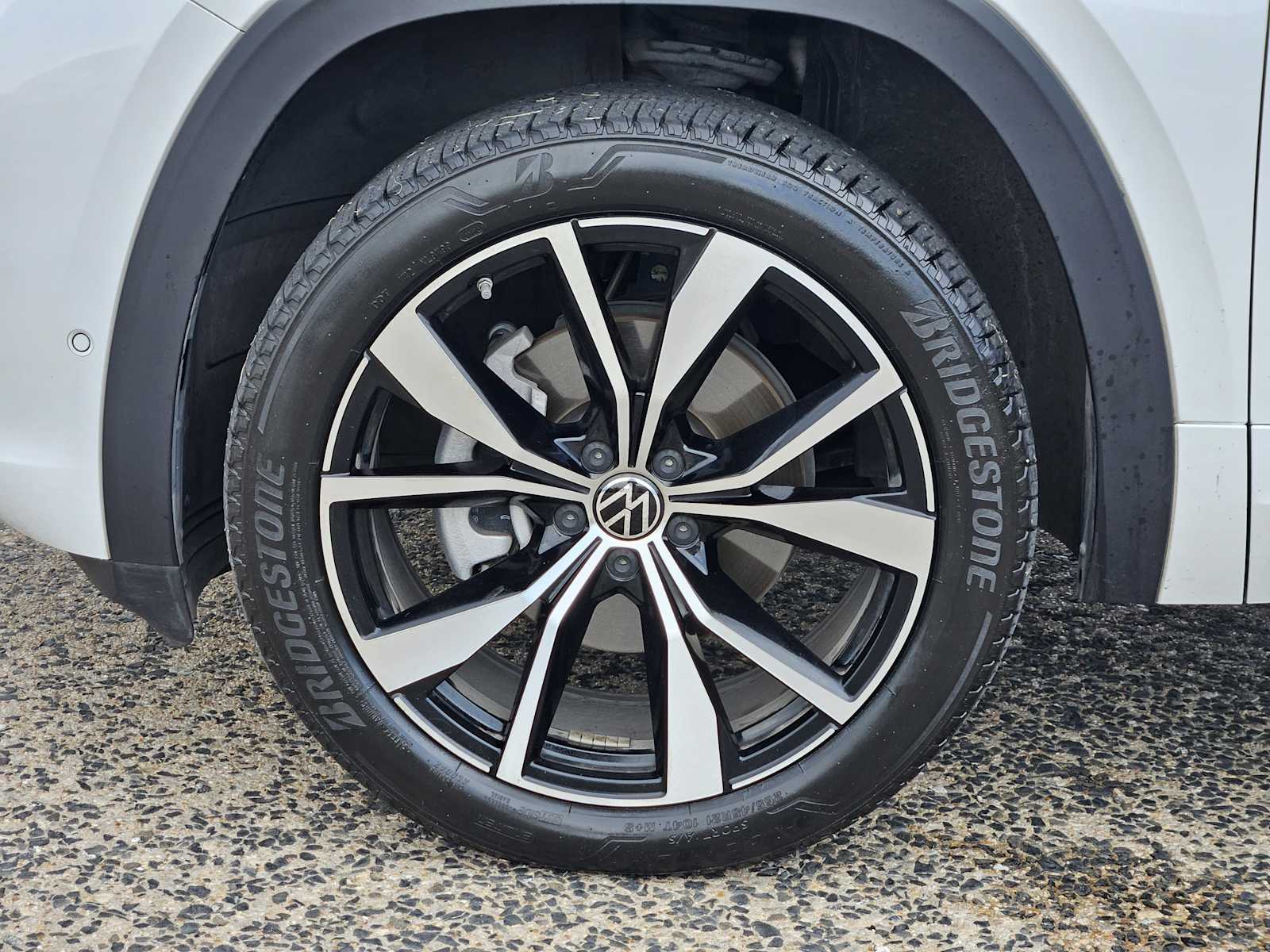 2024 Volkswagen Atlas SEL Premium R-Line photo 7