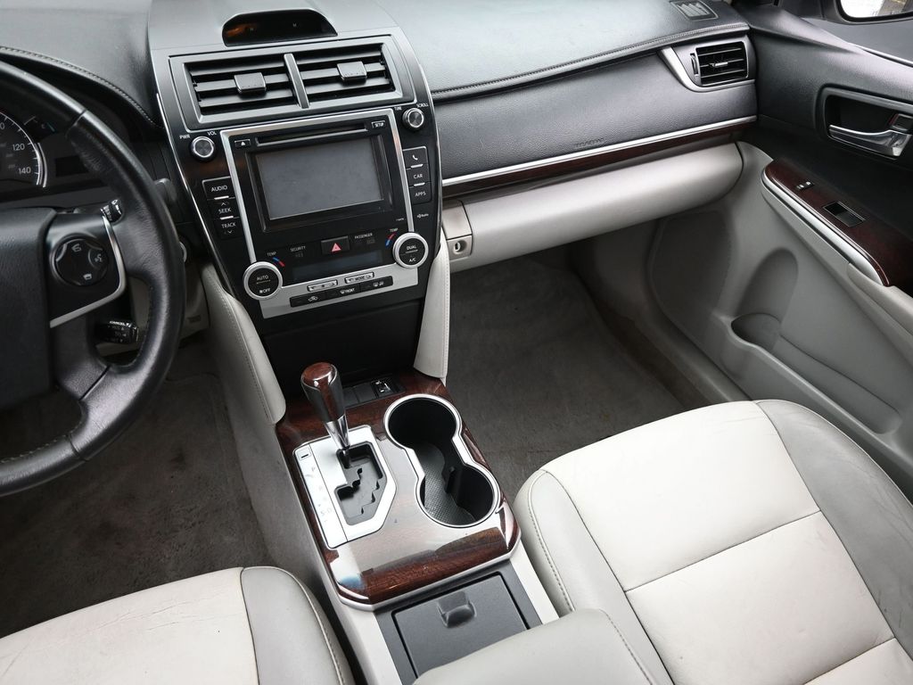 2013 Toyota Camry L photo 10