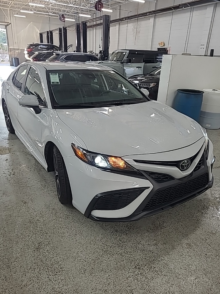 2023 Toyota Camry SE photo 2