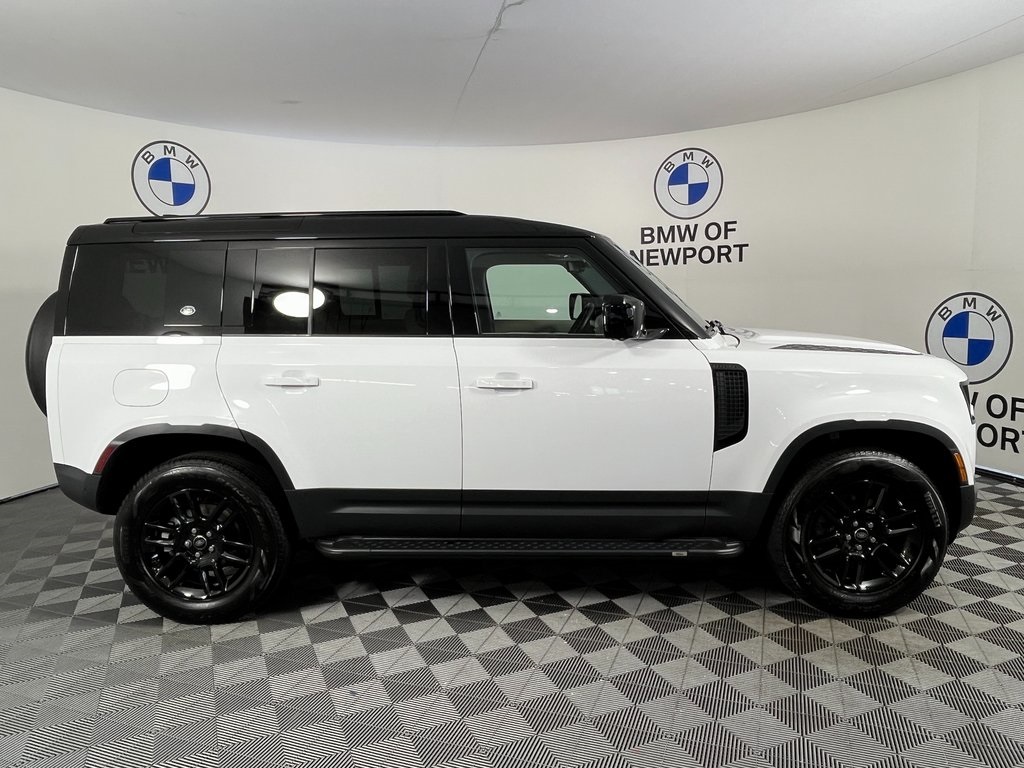 2024 Land Rover Defender 110 S photo 7