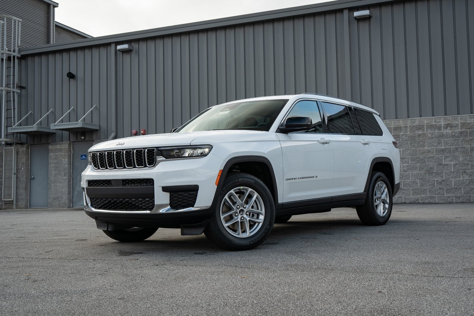 2025 Jeep Grand Cherokee L Laredo's photo