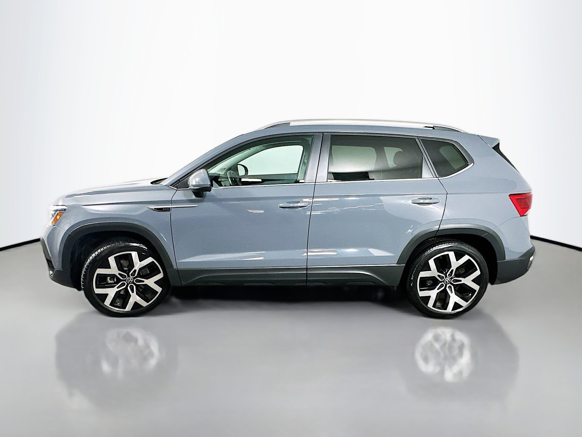 2022 Volkswagen Taos SEL photo 4