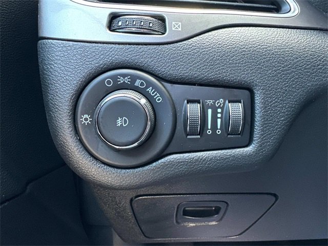 2021 Jeep Cherokee Latitude Lux photo 59