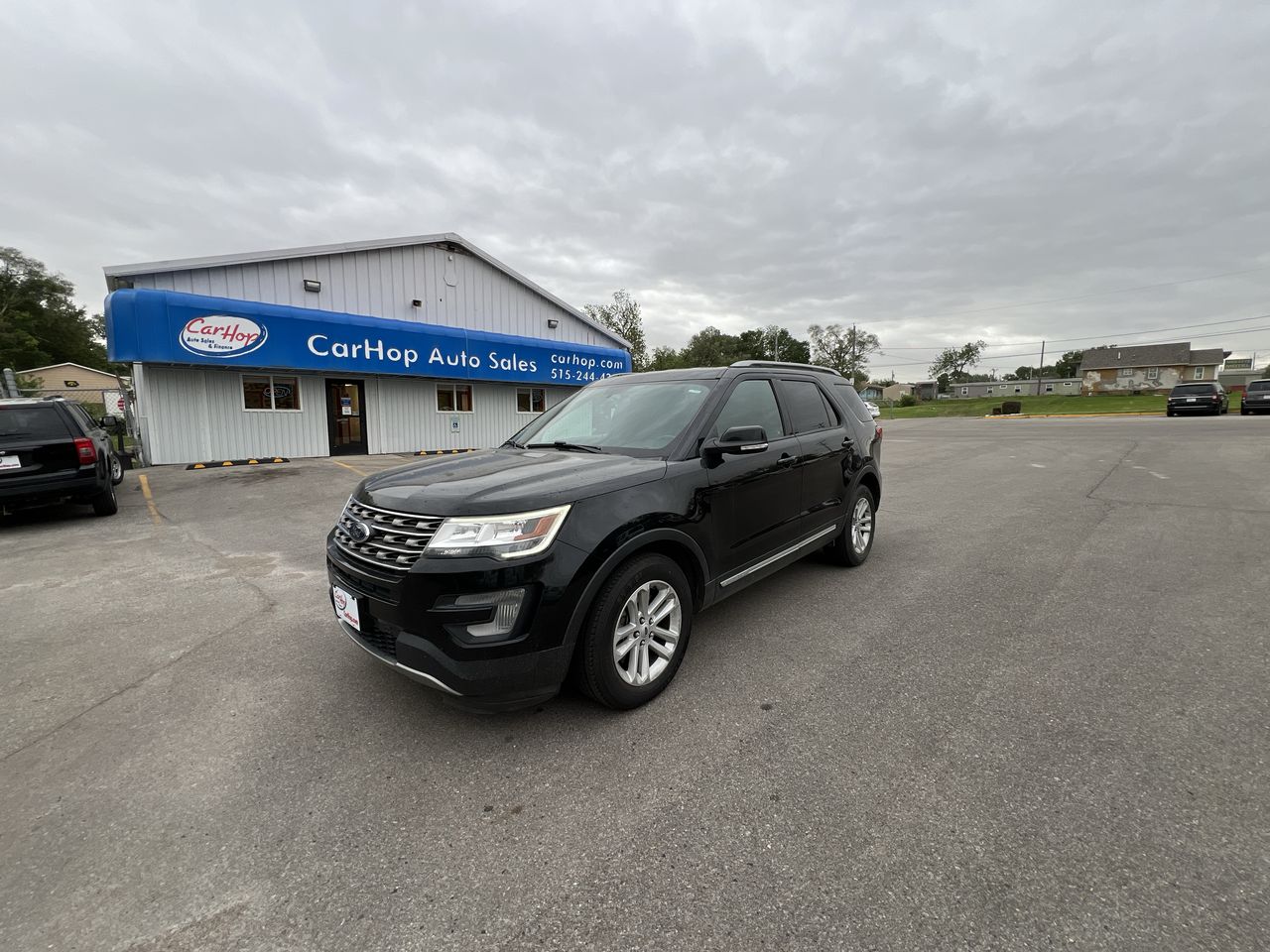 Used 2017 Black Ford XLT image 1