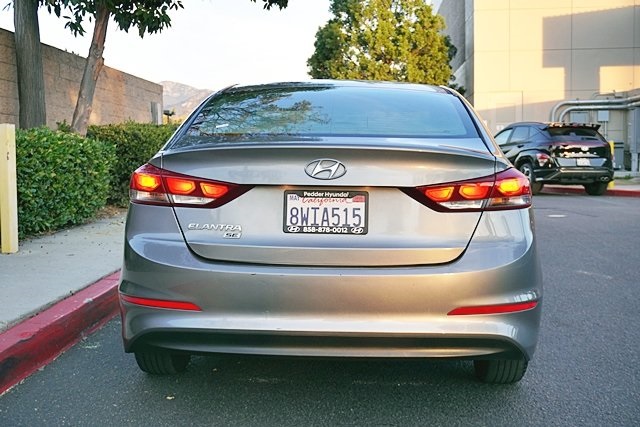 Used 2018 Gray Hyundai SE image 6