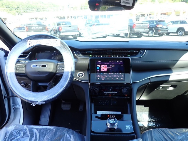 2025 Jeep Grand Cherokee Altitude X photo 13