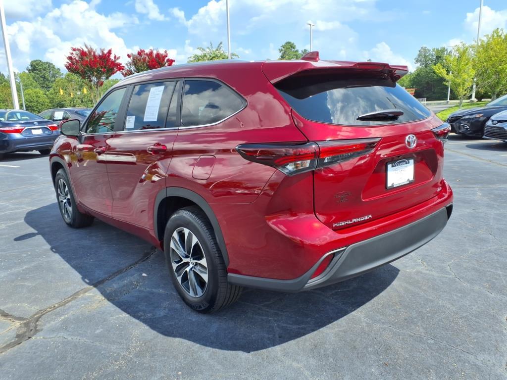 2024 Toyota Highlander XLE photo 3