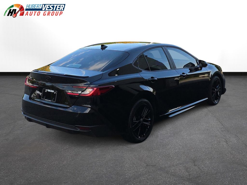 2025 Toyota Camry SE photo 5