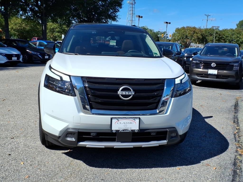 2025 Nissan Pathfinder Platinum photo 2