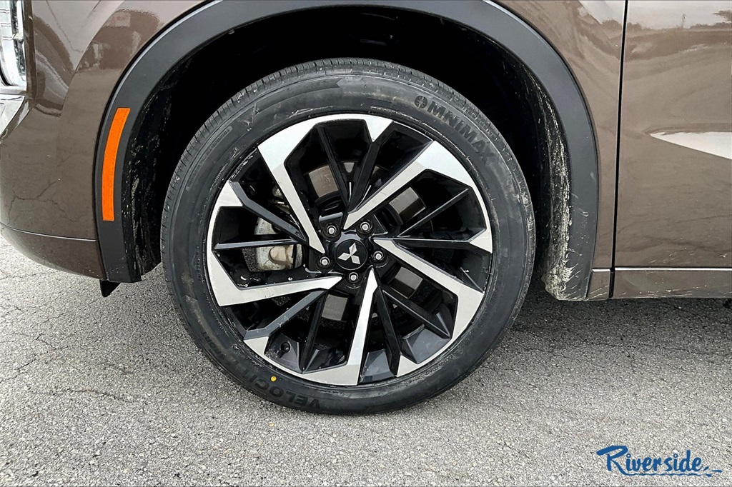 2024 Mitsubishi Outlander SEL photo 7