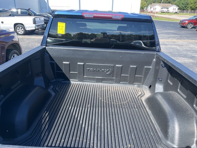 2022 Chevrolet Silverado 1500 LT photo 3