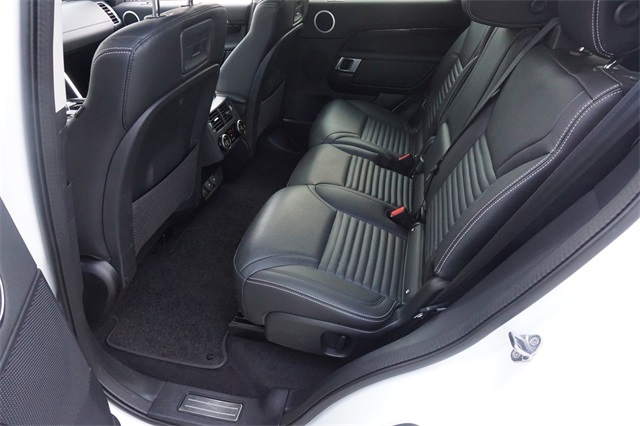 2024 Land Rover Discovery S photo 18
