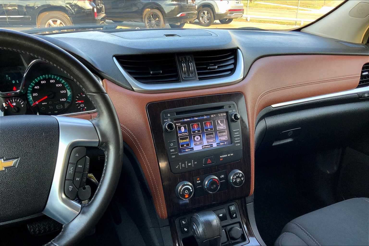 2015 Chevrolet Traverse 1LT photo 6