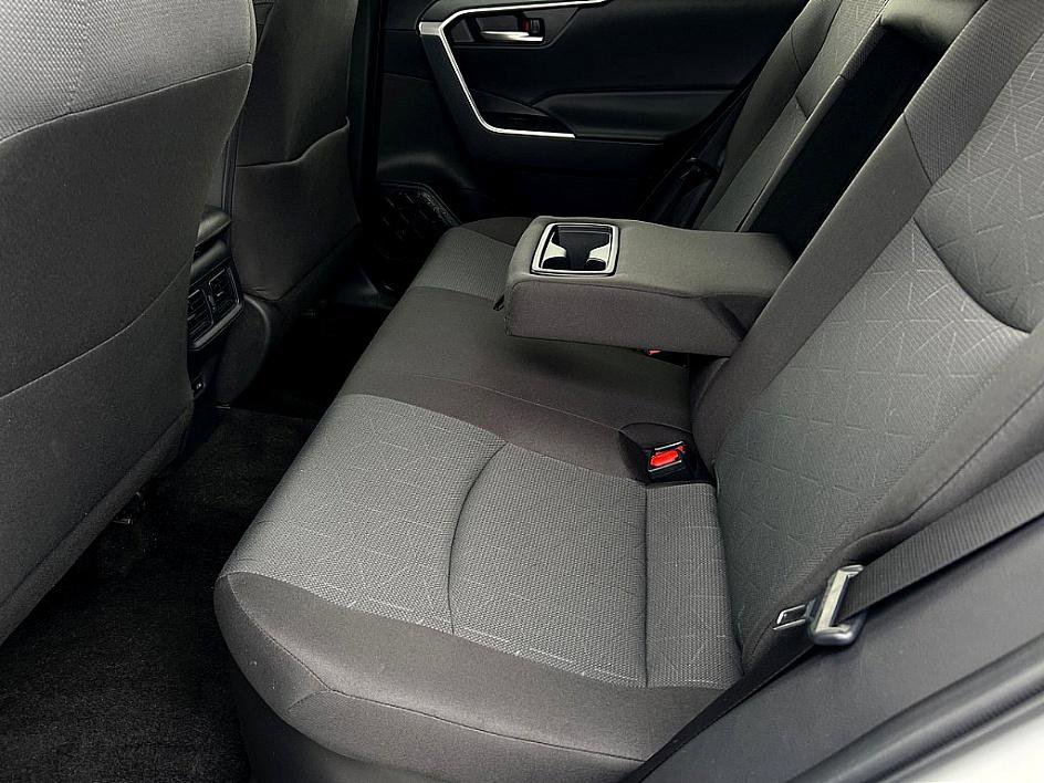 2024 Toyota RAV4 Hybrid XLE photo 7