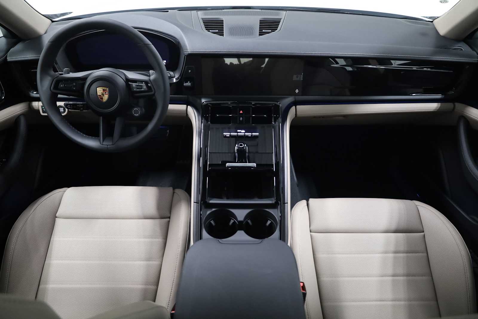 2025 Porsche Panamera 4 photo 21
