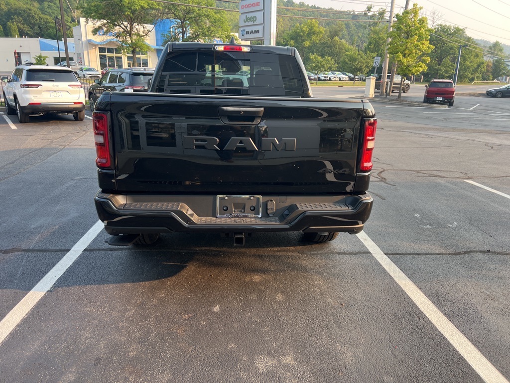 2025 Ram 1500 Tradesman photo 3