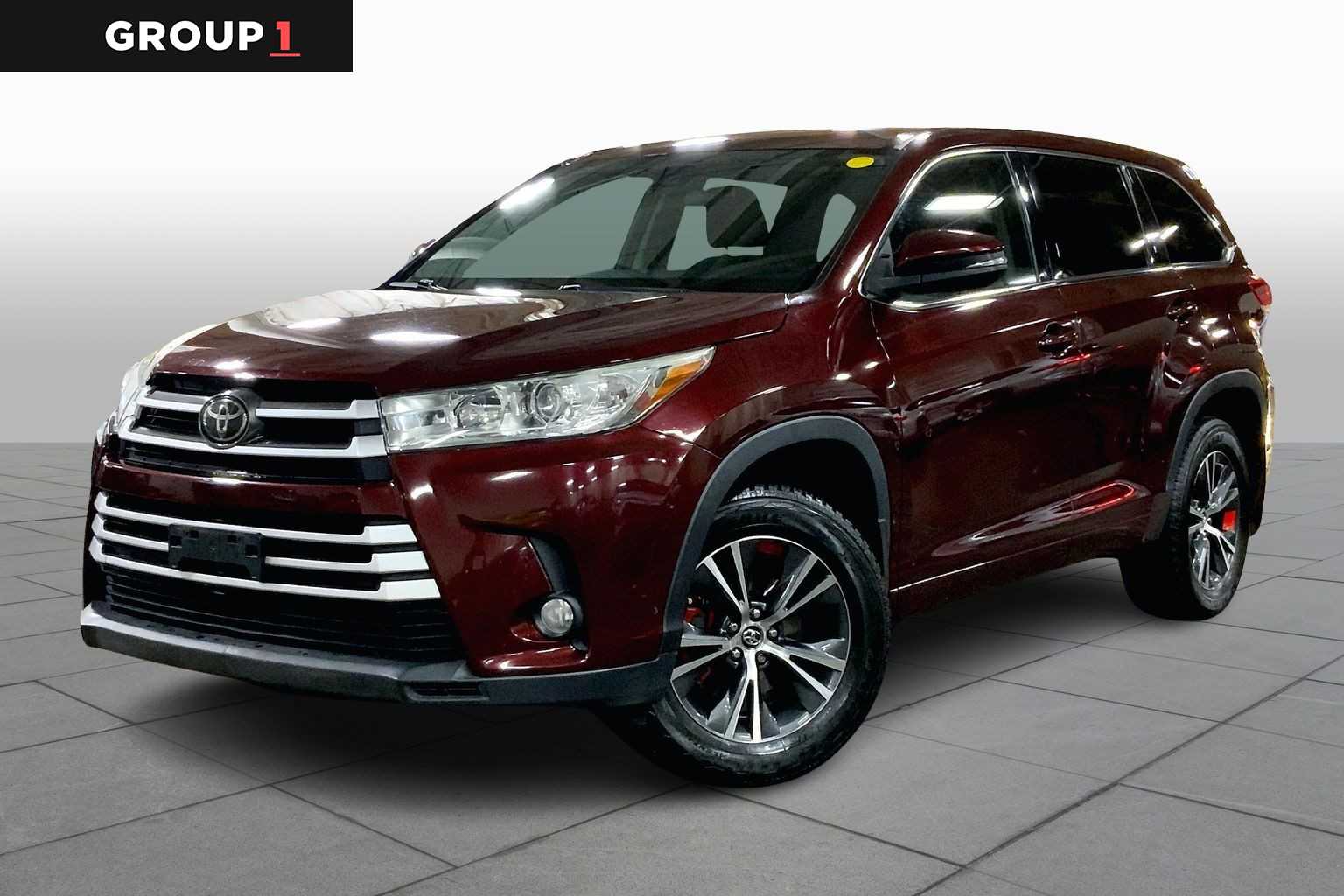 2017 Toyota Highlander LE Plus's photo