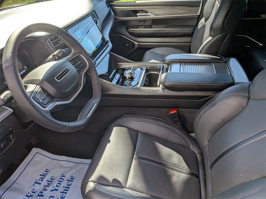 2024 Jeep Wagoneer L Series III photo 12