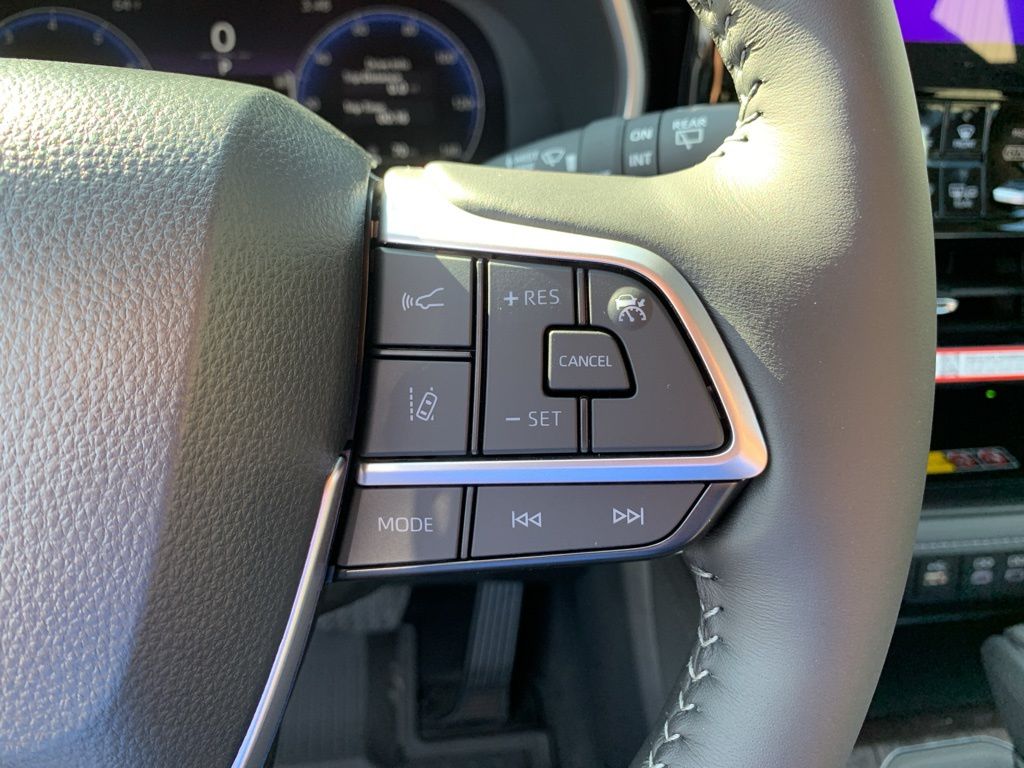 2025 Toyota Highlander Limited photo 26