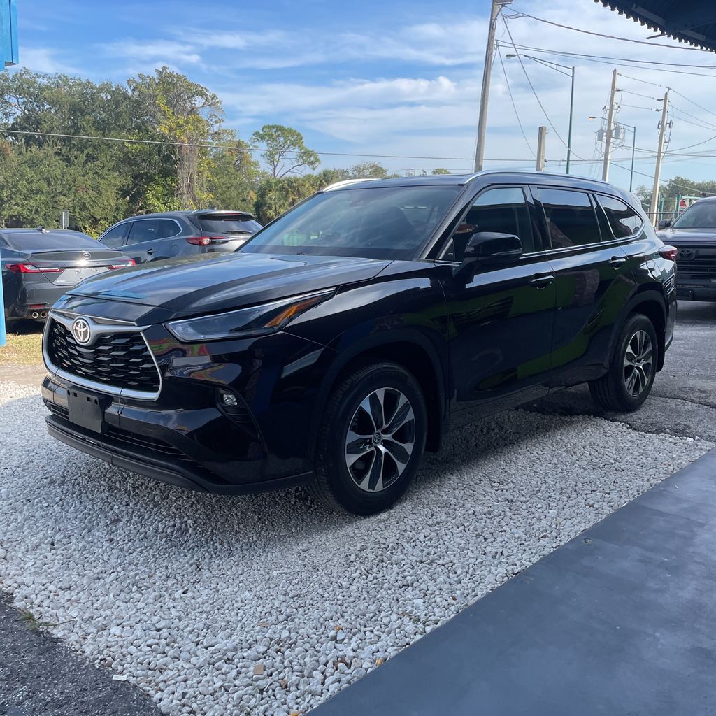 2021 Toyota Highlander XLE's photo