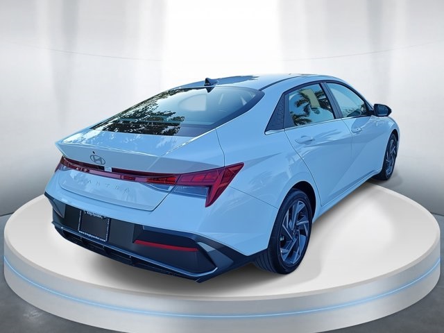 2025 Hyundai Elantra SEL Convenience photo 4