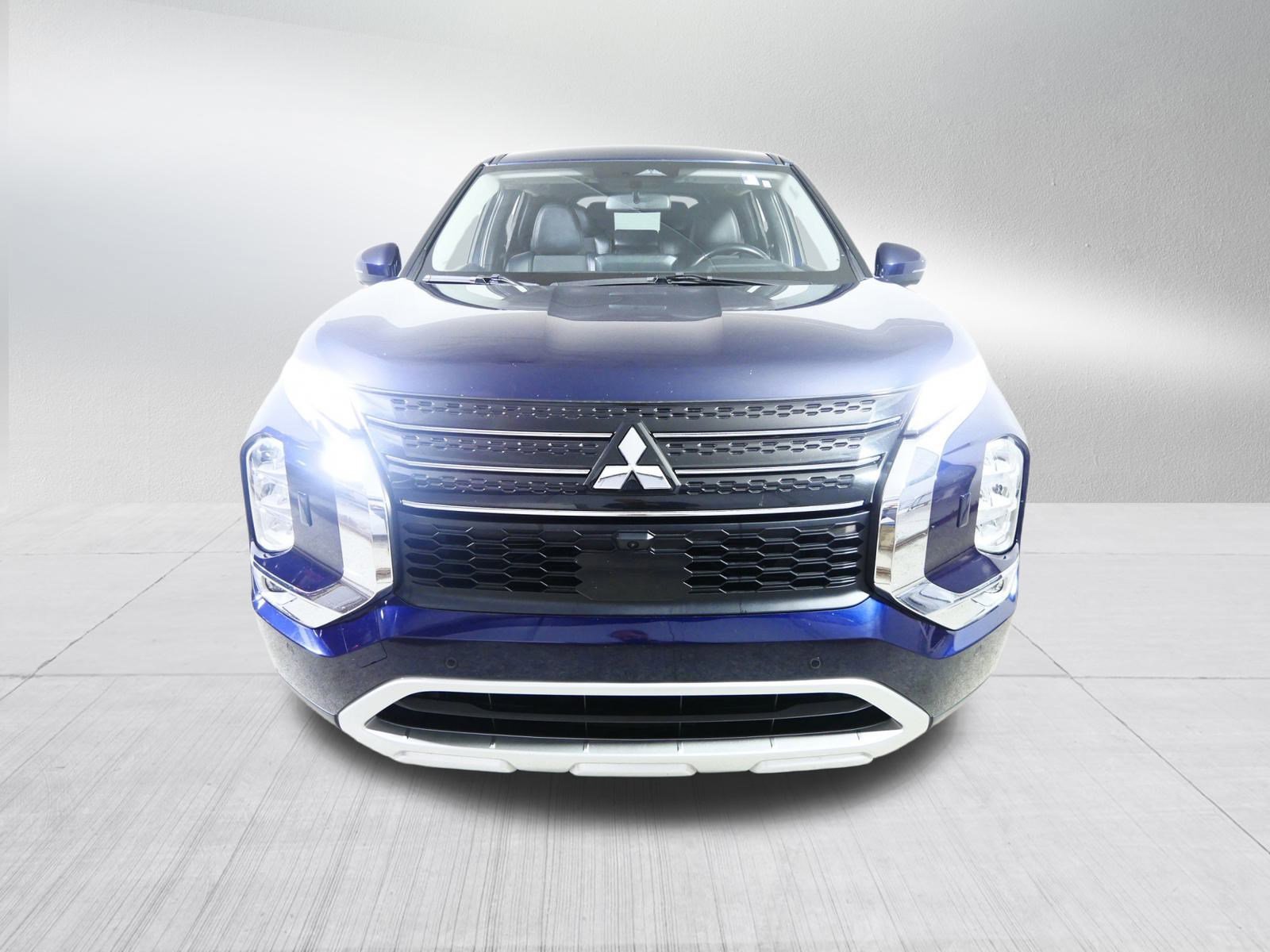 2024 Mitsubishi Outlander SE photo 2