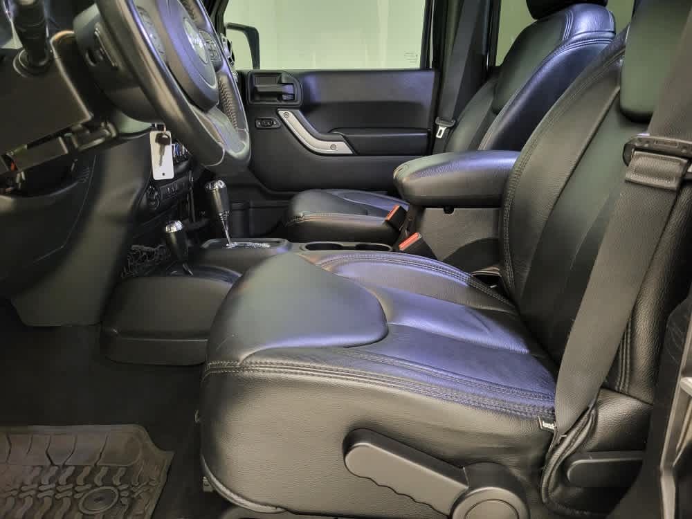 2016 Jeep Wrangler Unlimited Sahara photo 17