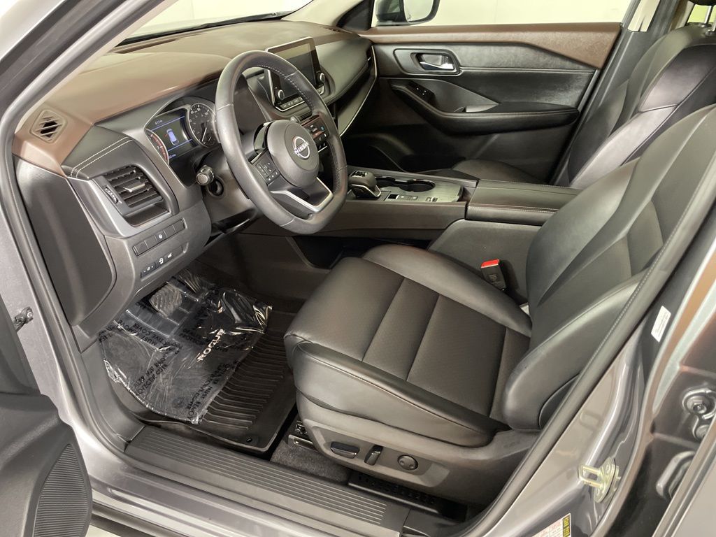2023 Nissan Rogue SV photo 17