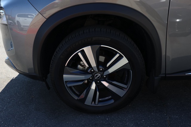 2023 Nissan Rogue SL photo 7