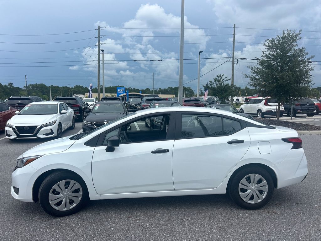 2025 Nissan Versa 1.6 S photo 2