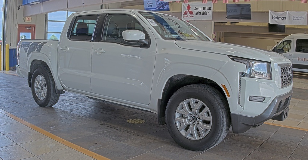 2022 Nissan Frontier SV photo 2