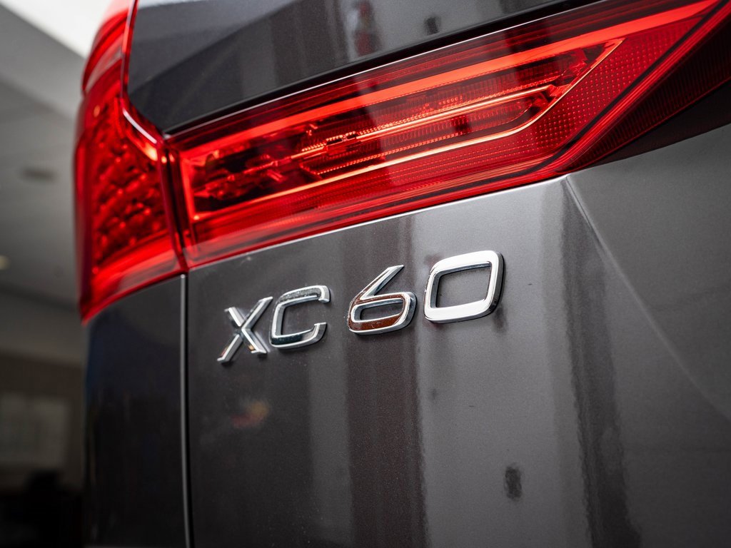 2024 Volvo XC60 Recharge Hybrid Ultimate photo 9
