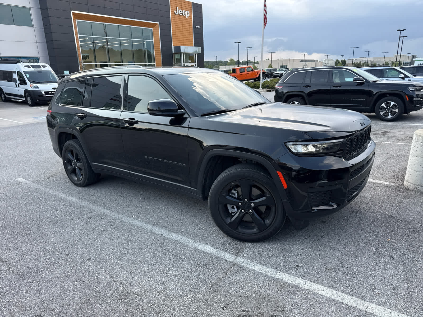 Used 2023 Jeep Grand Cherokee L Altitude with VIN 1C4RJKAG9P8700655 for sale in Kansas City
