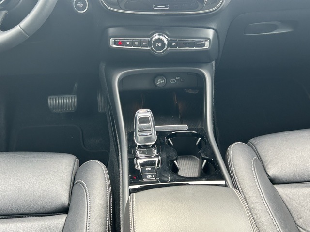 2023 Volvo XC40 Plus photo 17
