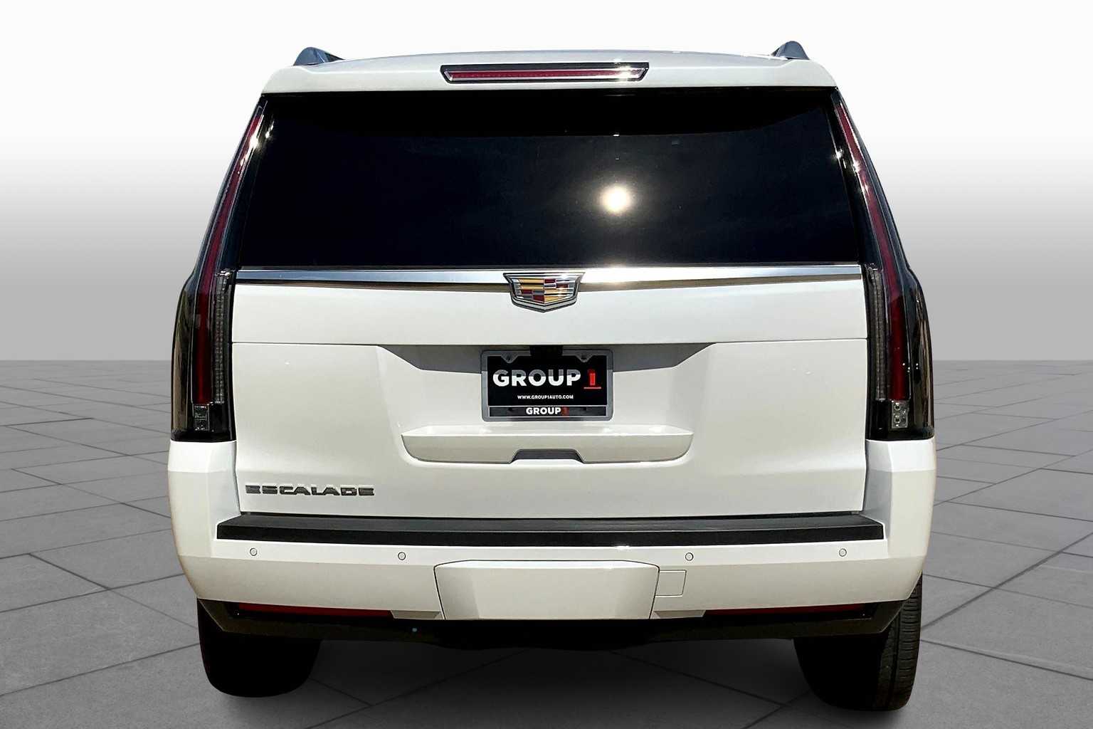 2019 Cadillac Escalade Platinum photo 4